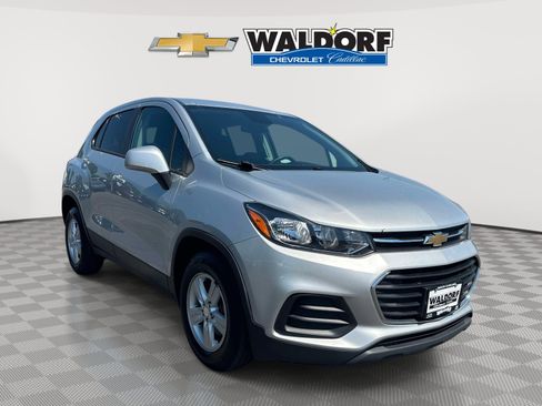 Used 2019 Chevrolet Trax LS FWD image 1