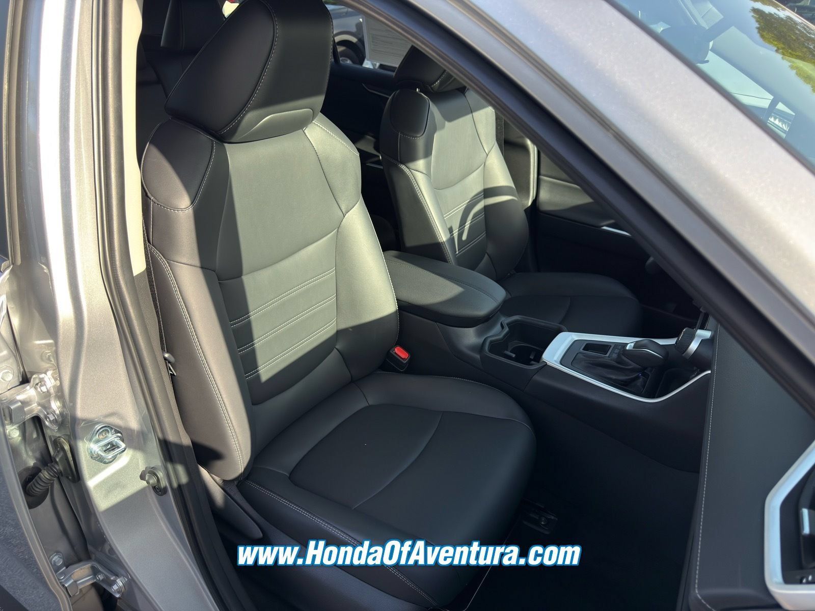 Used 2025 Toyota RAV4 XLE Premium w/ Weather Package AWD/4WD image 9