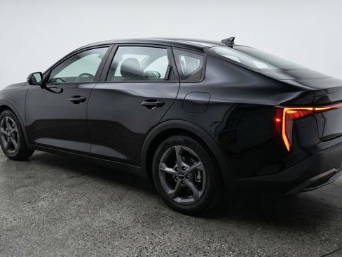 Used 2025 Kia K4 LXS FWD image 6