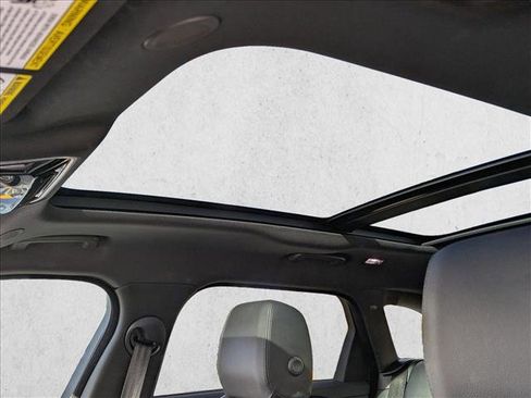 Used 2025 Land Rover Range Rover Velar Dynamic SE image 13