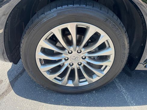 Used 2017 INFINITI QX80 4WD w/ Driver Assistance Package image 9