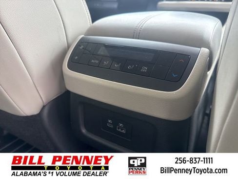 Used 2022 Nissan Pathfinder SL image 17