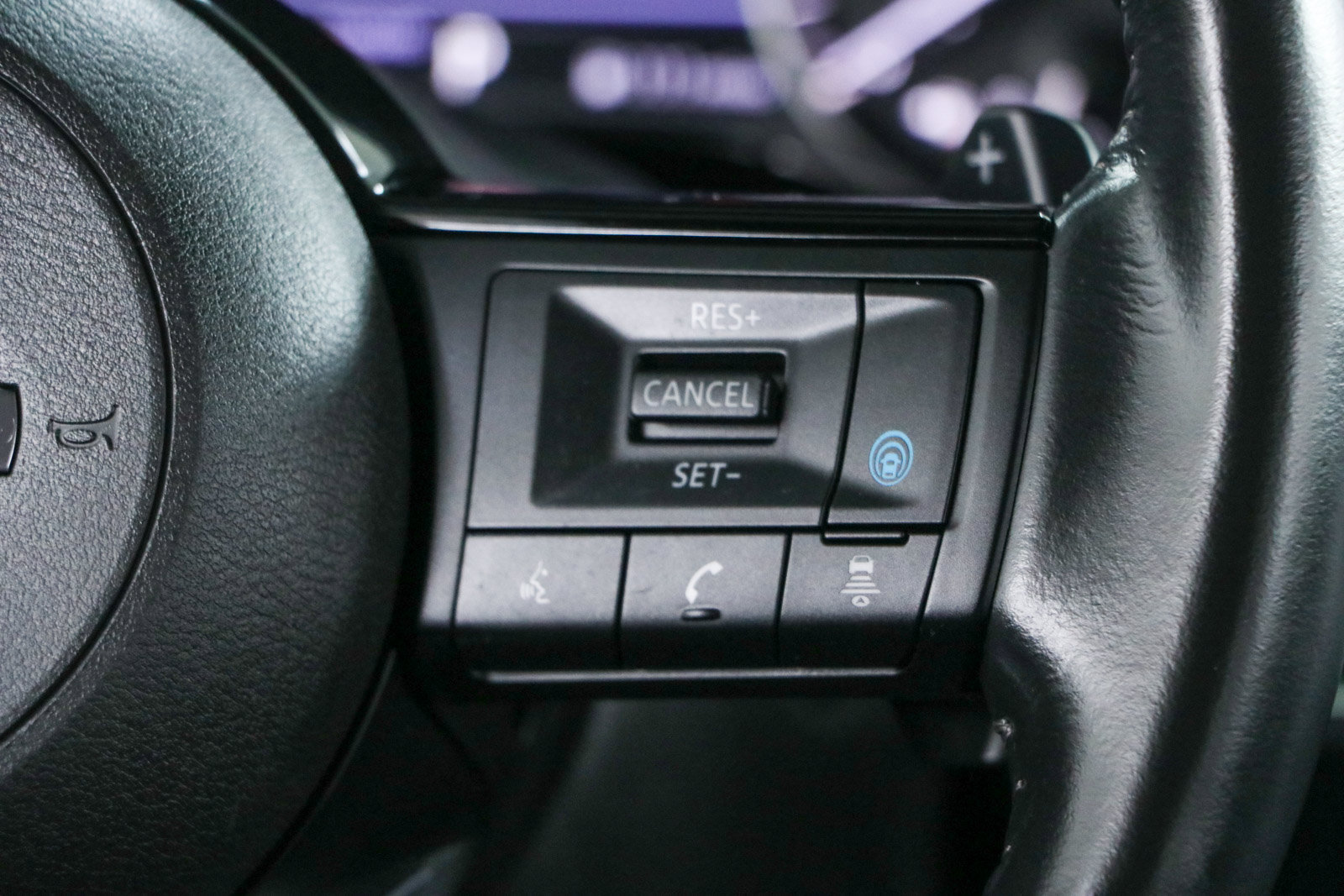 Used 2024 Nissan Pathfinder SL FWD image 14