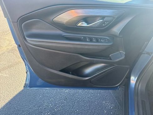 Used 2024 GMC Terrain SLE image 10