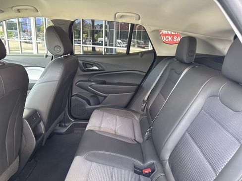 Used 2025 Chevrolet Trax LT FWD image 28
