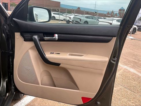 Used 2011 Kia Sorento LX image 27