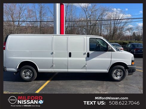 Used 2022 Chevrolet Express 3500 Extended w/ Driver Convenience Package image 6