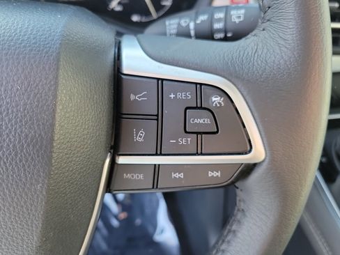 Used 2025 Toyota Sienna XLE image 28