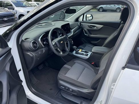 Used 2025 Chevrolet Blazer LT FWD image 3