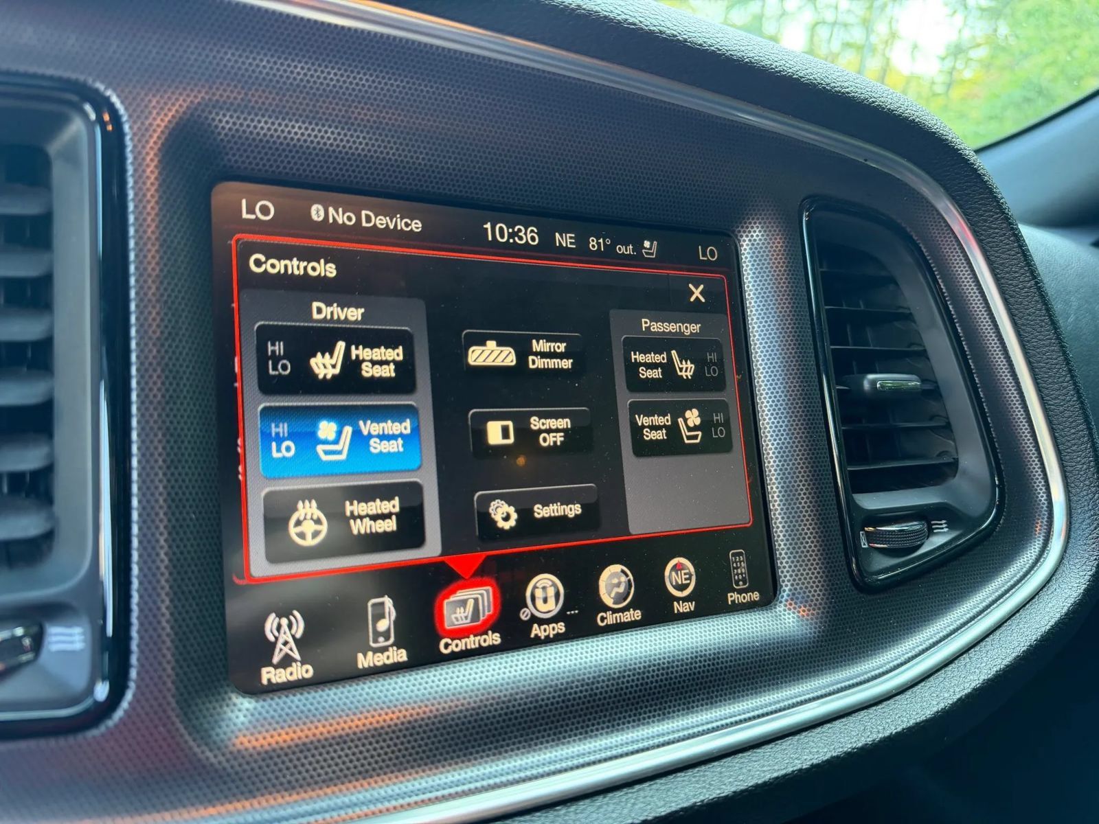 Used 2015 Dodge Challenger SRT w/ Technology Group RWD image 19
