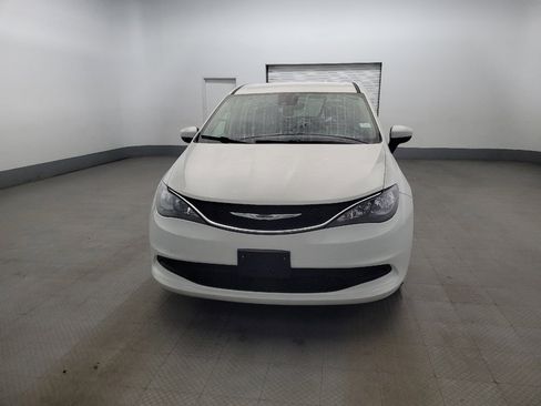 Used 2021 Chrysler Voyager LX FWD image 15