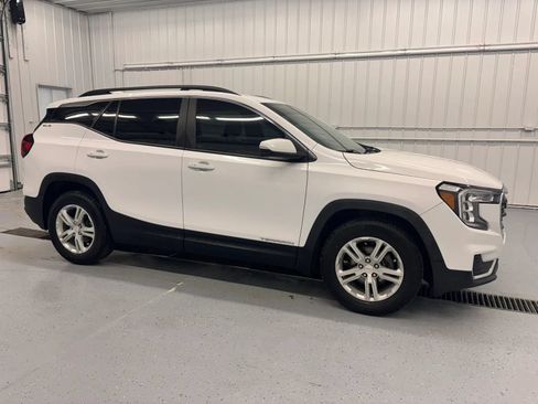 Used 2022 GMC Terrain SLE w/ Driver Convenience Package FWD image 10