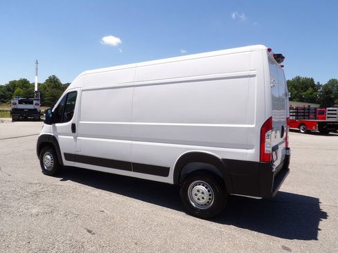 Used 2026 RAM ProMaster 2500 w/ Convenience Group FWD image 4