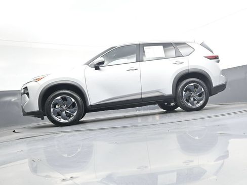 Used 2024 Nissan Rogue SV AWD/4WD image 48