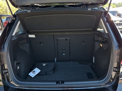 Used 2023 Volkswagen Taos SE w/ Panoramic Sunroof Package FWD image 28