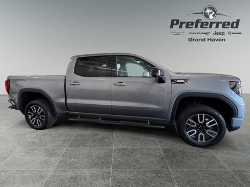 Used 2024 GMC Sierra 1500 AT4 w/ Technology Package AWD/4WD image 9