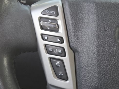 Used 2017 Nissan Titan SV AWD/4WD image 30
