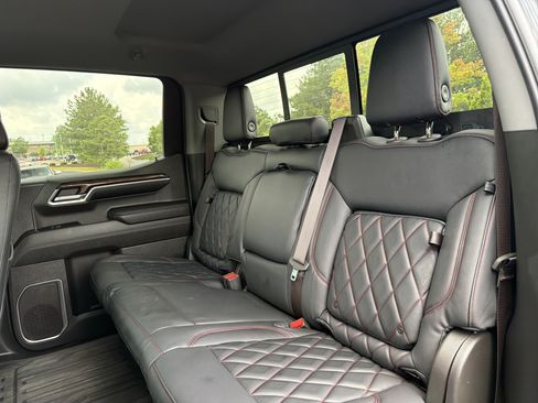 Used 2023 GMC Sierra 1500 Elevation w/ Preferred Package AWD/4WD image 8