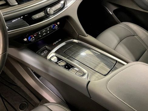 Used 2022 Buick Enclave Essence w/ Sport Touring Edition image 19