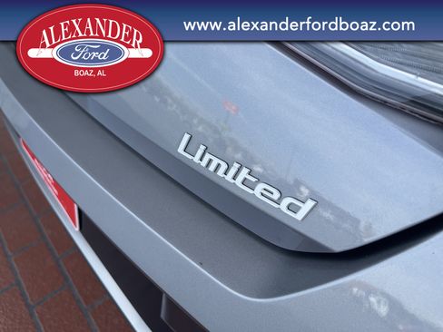 Used 2025 Hyundai Elantra Limited image 7