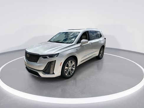 Used 2021 Cadillac XT6 Premium Luxury FWD image 4