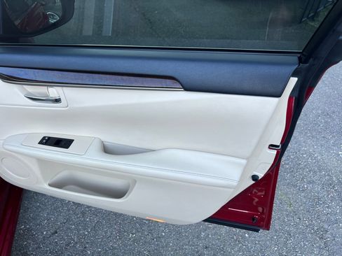 Used 2013 Lexus ES 350 350 w/ Luxury Pkg image 24