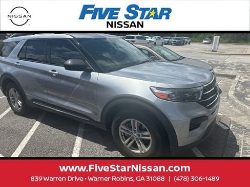 Used 2023 Ford Explorer XLT RWD image 3