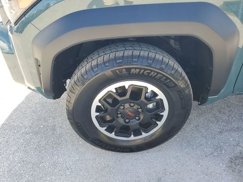 Certified 2025 Toyota 4Runner TRD Off-Road Premium image 18