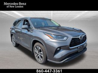 Used 2021 Toyota Highlander XLE image 1