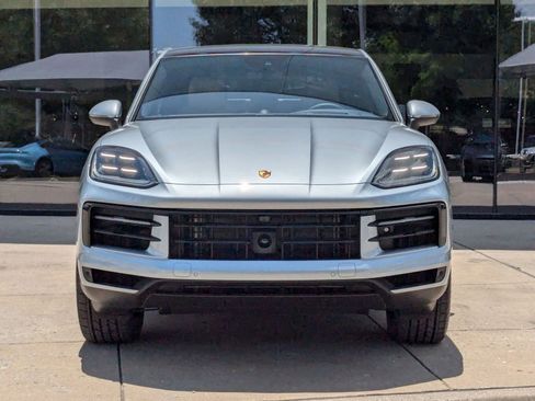 Certified 2025 Porsche Cayenne Coupe image 6