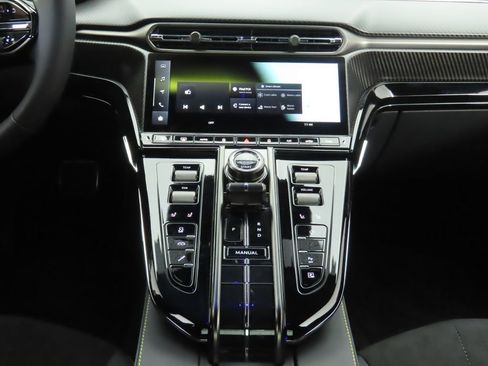 Used 2025 Aston Martin V8 Vantage Coupe image 14