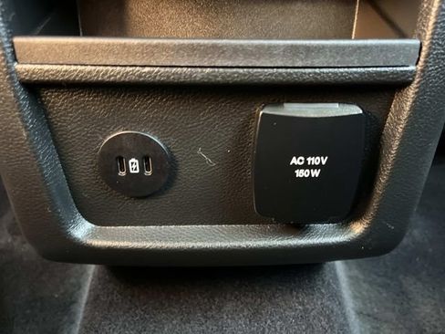 Used 2023 Ford Edge Titanium AWD/4WD image 18