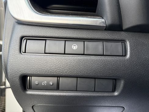 Used 2022 Nissan Rogue SV image 23