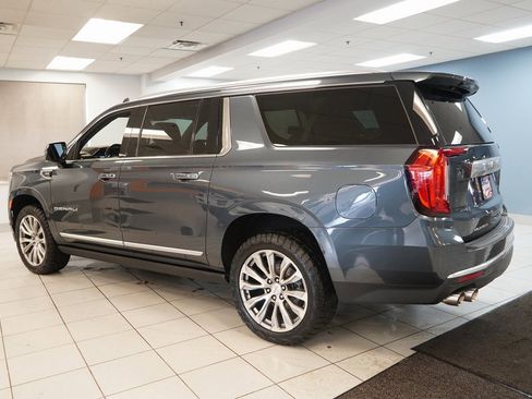 Used 2021 GMC Yukon XL Denali w/ Denali Premium Package image 9