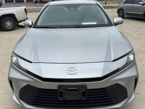 Used 2025 Toyota Camry LE image 10