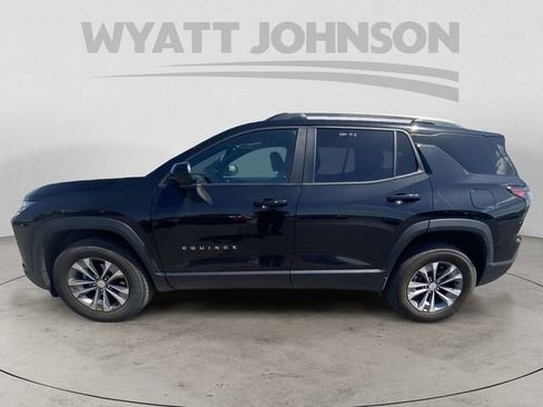 Used 2025 Chevrolet Equinox LT w/ Convenience Package II FWD image 4