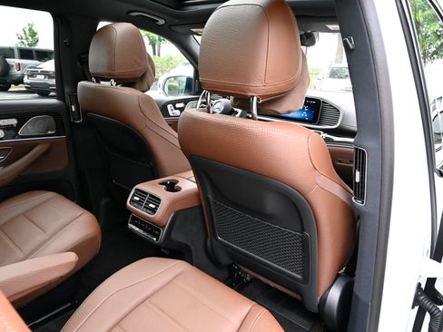 Used 2025 Mercedes-Benz GLS 580 4MATIC image 49
