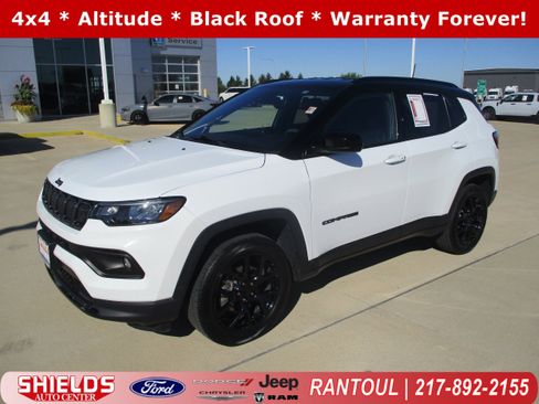 Used 2022 Jeep Compass Latitude image 1