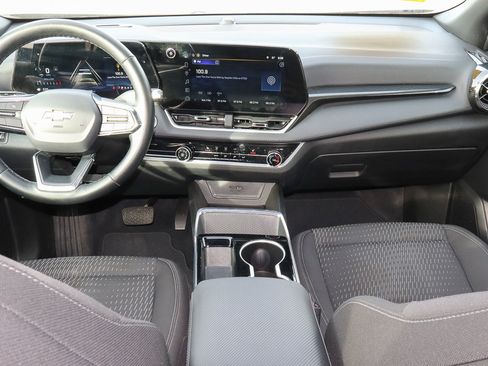 Used 2025 Chevrolet Equinox LT image 10