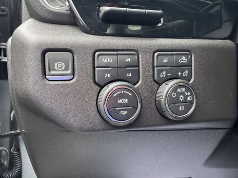 Used 2025 Chevrolet Silverado 1500 High Country AWD/4WD image 13