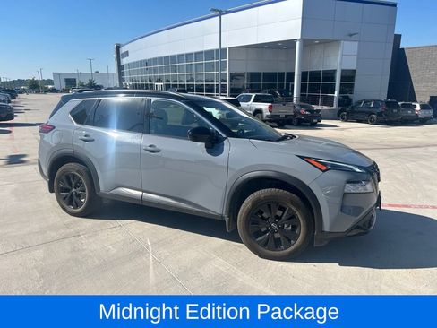 Used 2023 Nissan Rogue SV w/ SV Premium B Package FWD image 2