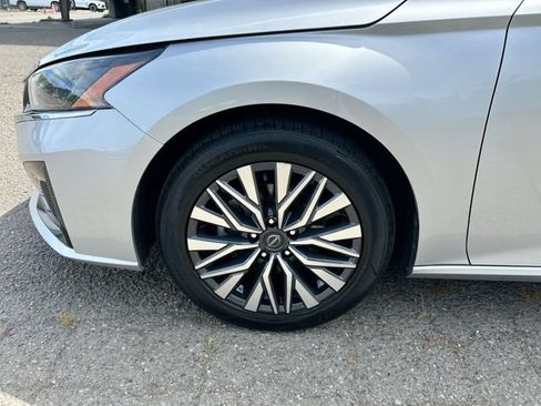 Used 2024 Nissan Altima 2.5 SV FWD image 30