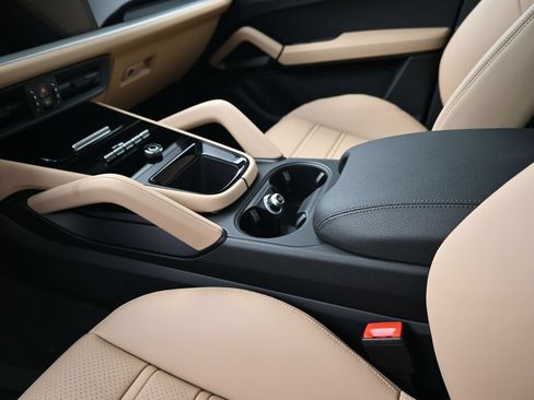 Certified 2026 Porsche Cayenne Coupe AWD/4WD image 22
