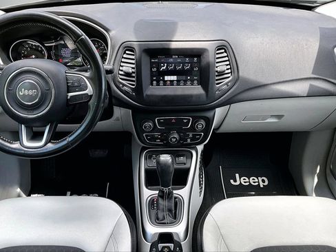 Used 2019 Jeep Compass Latitude FWD image 12