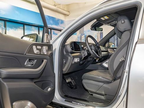 New 2026 Mercedes-Benz Maybach GLS 600 4MATIC image 13