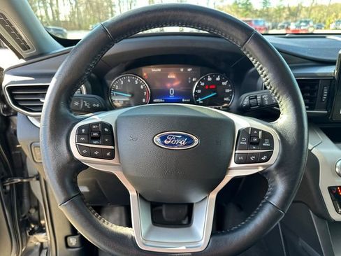 Certified 2022 Ford Explorer XLT w/ Equipment Group 202A image 33
