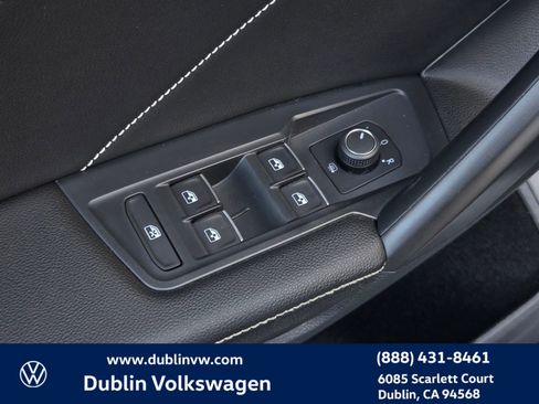 Certified 2022 Volkswagen Tiguan SE w/ Panoramic Sunroof Package image 11