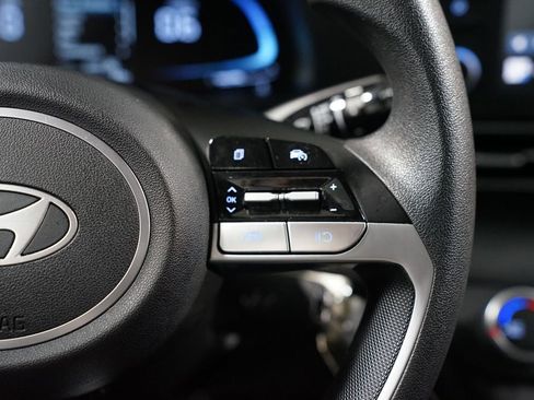 Used 2024 Hyundai Elantra SE image 13