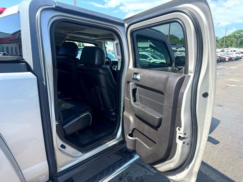 Used 2009 HUMMER H3T Luxury image 10