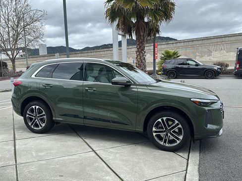 Used 2025 Audi Q5 Premium Plus w/ Premium Plus image 5